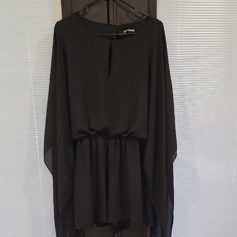 Elegant Black Short Romper with Bat Sleeves